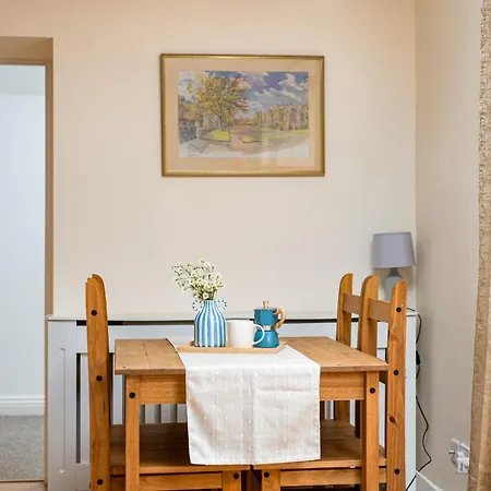 New-spacious Clifton Flat With Office-best Area-by Fabaccommodation