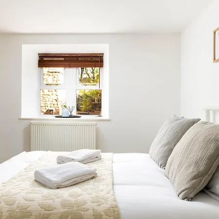 New-spacious Clifton Flat With Office-best Area-by Fabaccommodation Appartement Bristol
