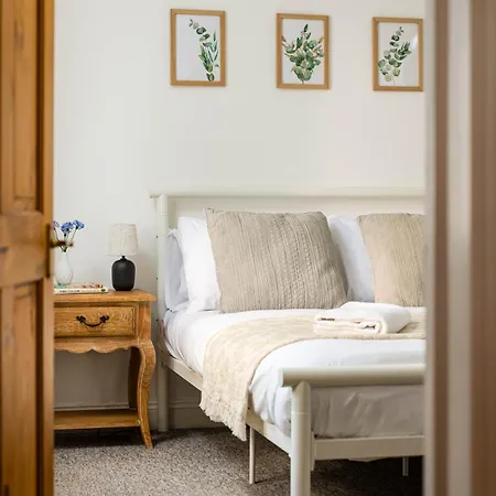 New-spacious Clifton Flat With Office-best Area-by Fabaccommodation Appartement