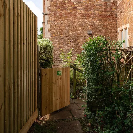 Appartement New-spacious Clifton Flat With Office-best Area-by Fabaccommodation